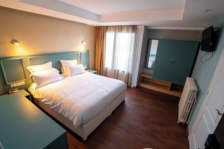 Breeze Hotel