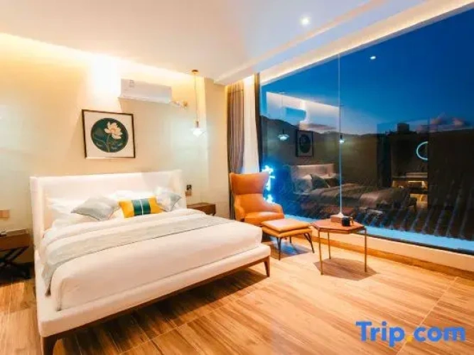 Standard Double room with city view