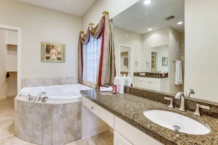 Walkable + Group-friendly: Houston Rental Near NRG