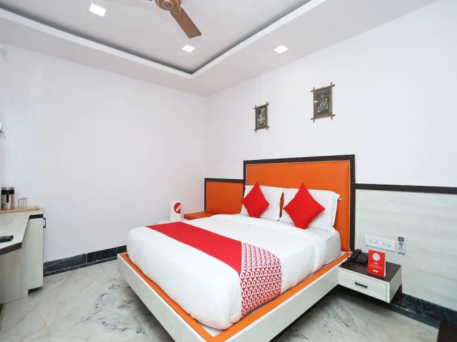 OYO 13834 Hotel Sonali