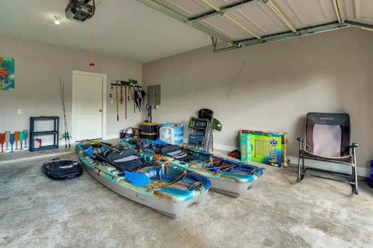 Waterfront Lake Conroe Home w/ Pool Access!