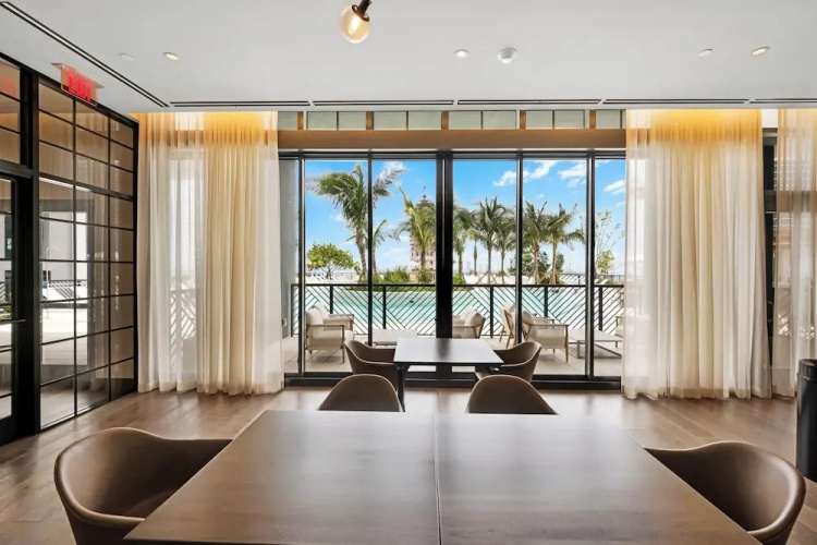Luxury Downtown 2 BR with Skyline View