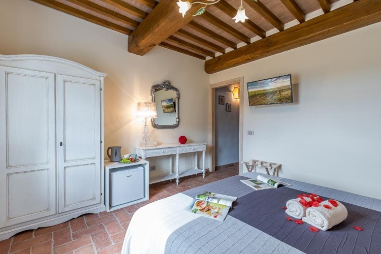 Standard Triple room