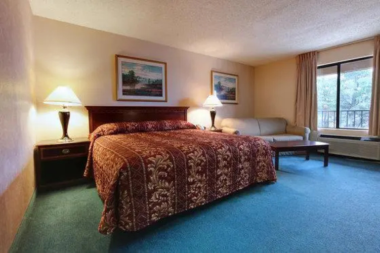 American Inn & Suites