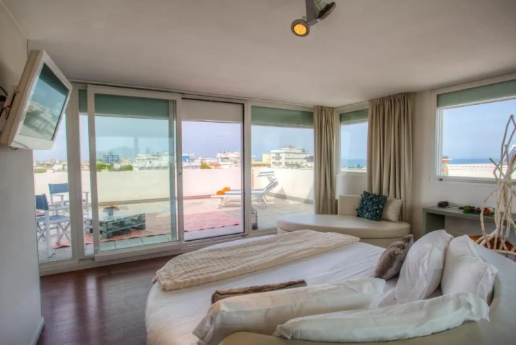 D Double Suite