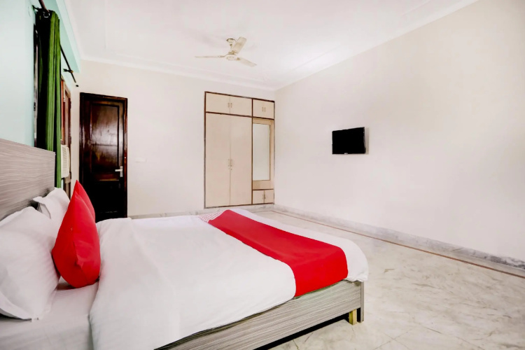 OYO Flagship 75488 Royal Grand Inn
