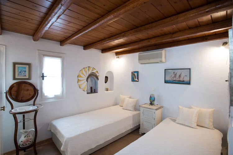 Anemoessa House