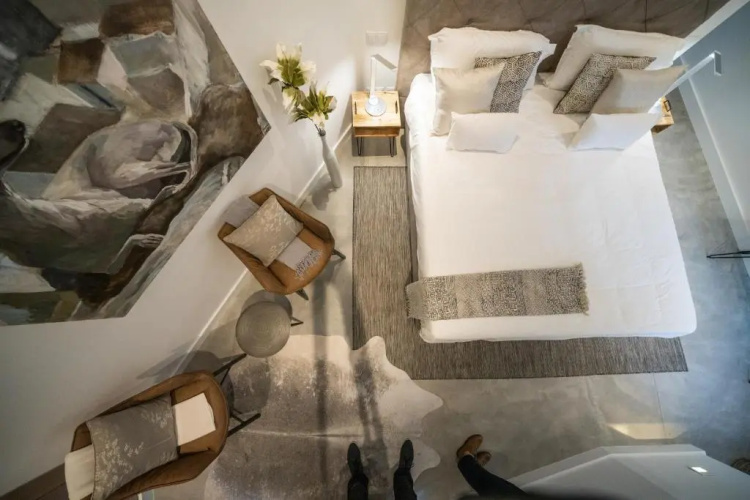 Eleven, Boutique luxury house & garden