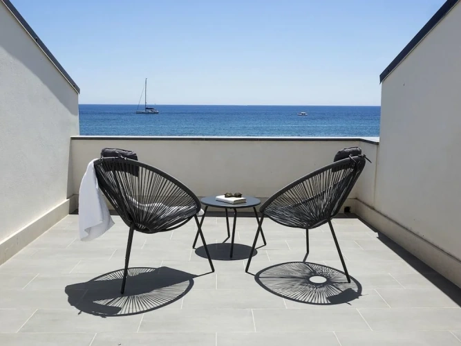 5 Bedrooms Villa