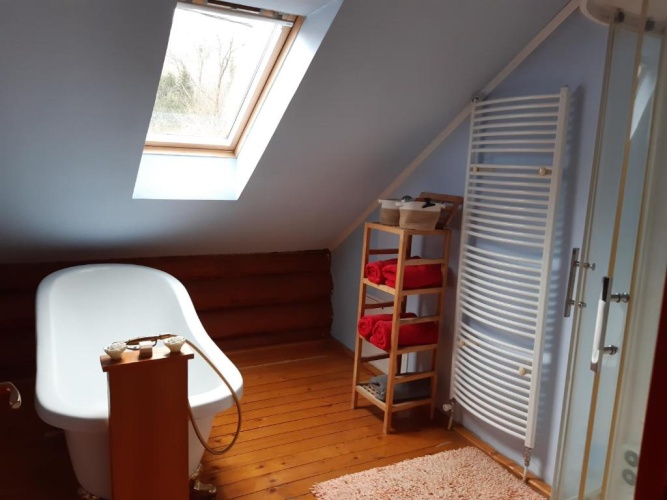 4 Bedrooms Cottage