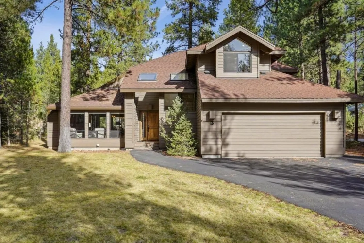 4 Bedrooms Cottage