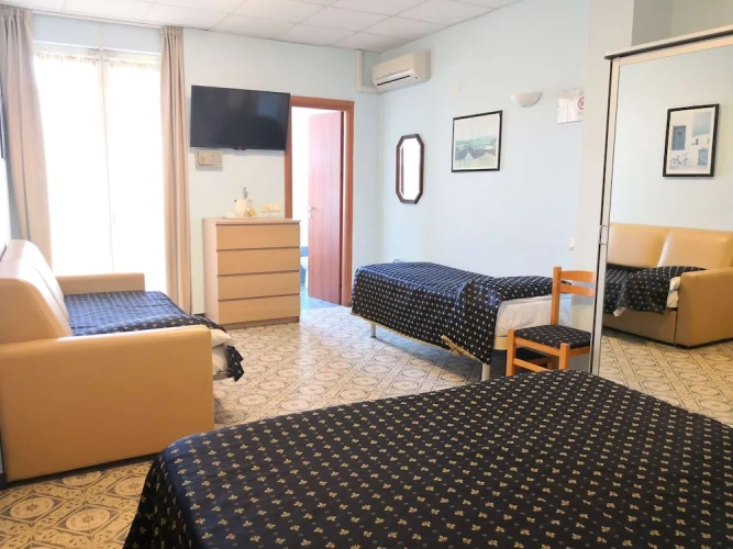 Standard Quintuple room with balcony