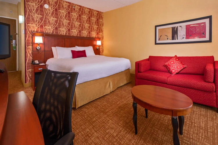 Courtyard by Marriott Richmond West