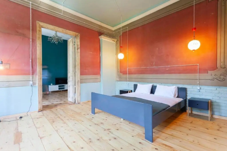 Wehost Sunny Apartment