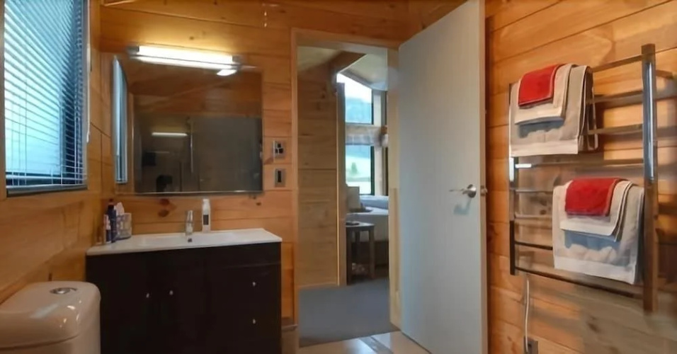 Astelia Lodge
