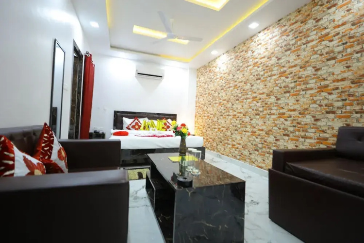 Hotel Rajani Bareilly AC Room