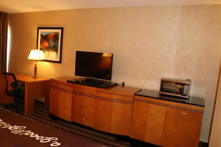 Ramada - Bradley Airport