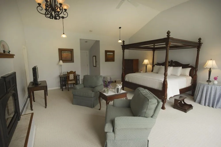 Ann's Point Inn