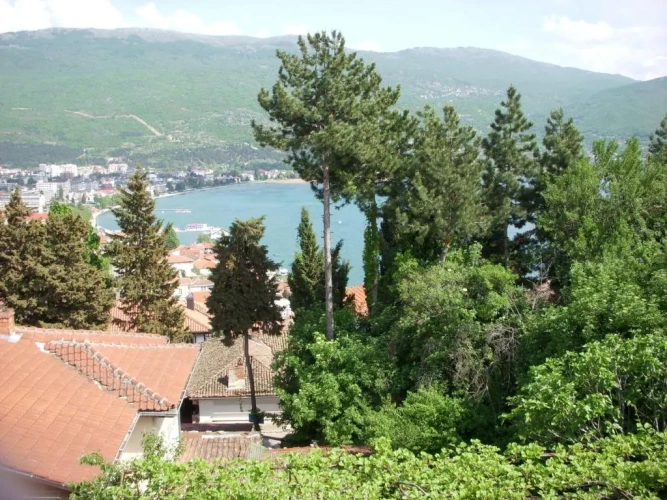 1 Bedroom Apartment with balcony and with lake view