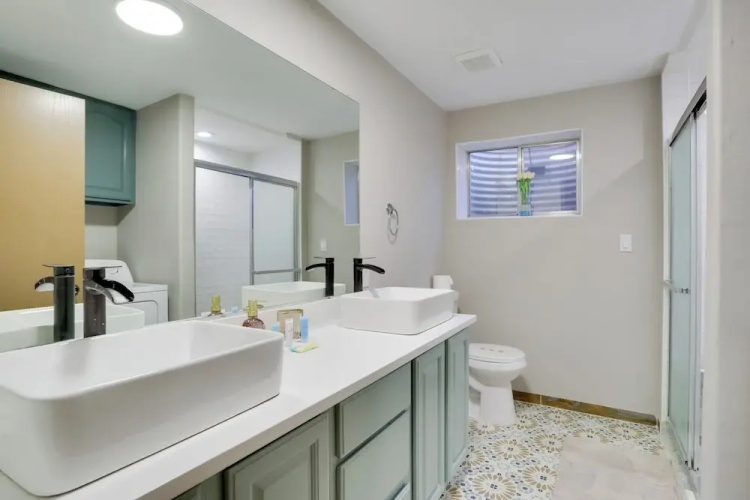 6 Mi to Barr Lake: Apt w/ Yard & Pool Access!