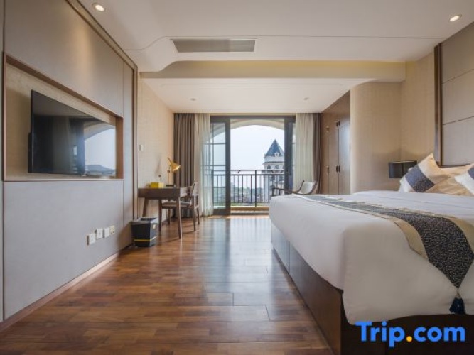 Deluxe Duplex Suite with garden view