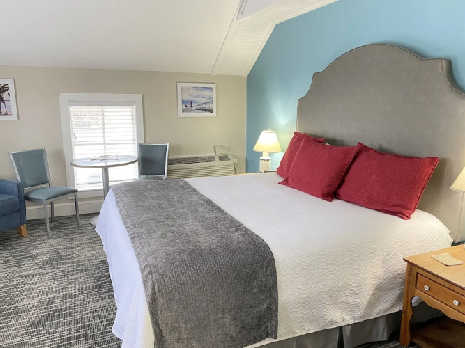 Harbor House Inn