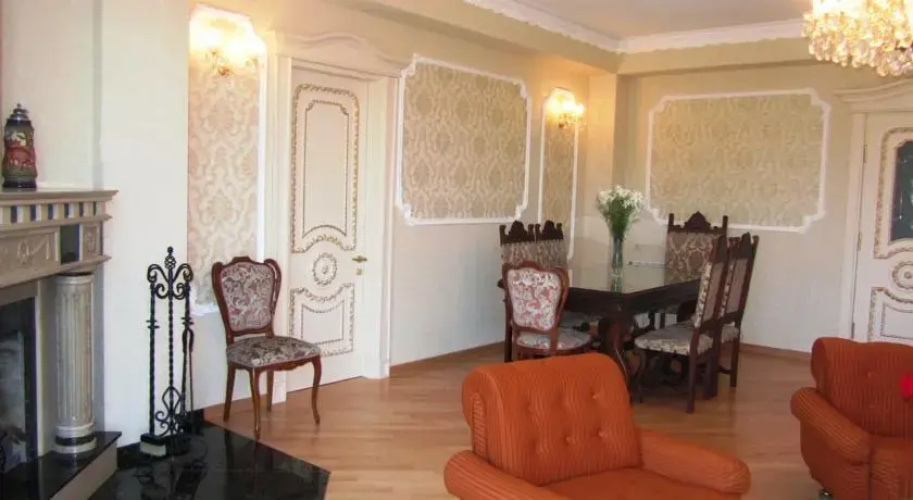 Maya's Flat