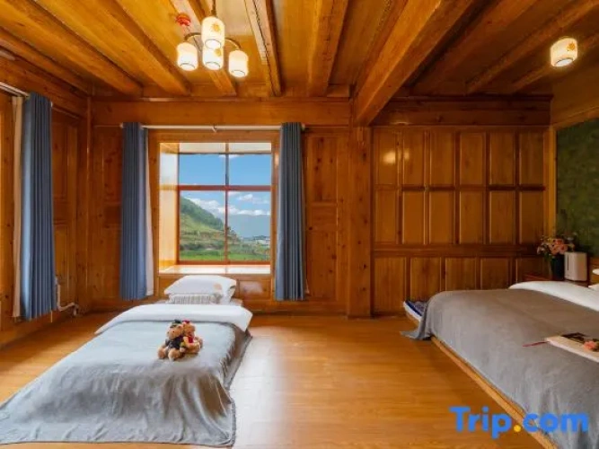 3 Bedrooms Standard Family room