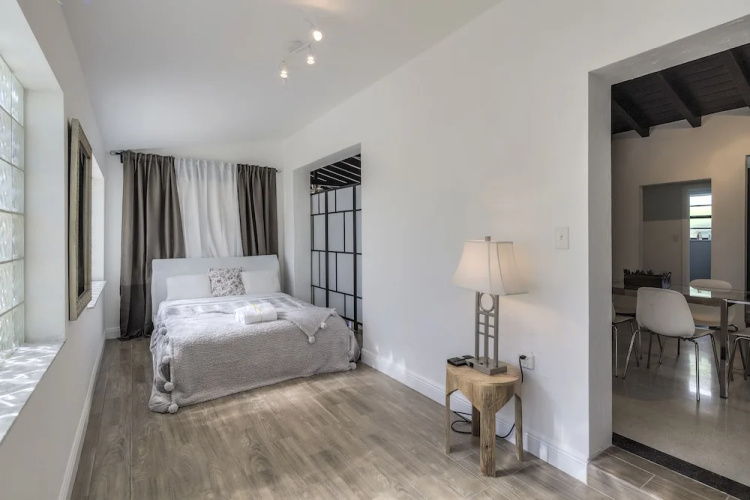2BR 2BA Miami House by JOS17