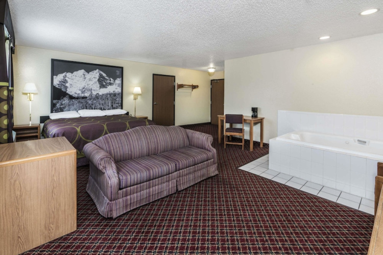 Super 8 By Wyndham Fountain