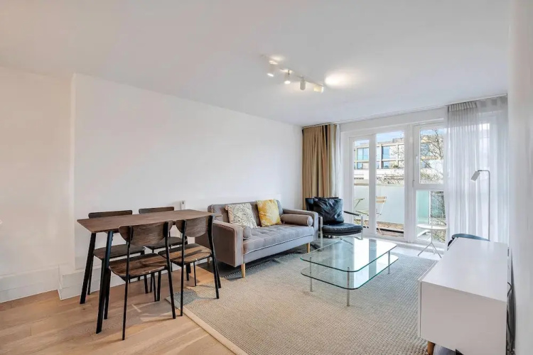 Bright and Spacious Belgravia Apartment
