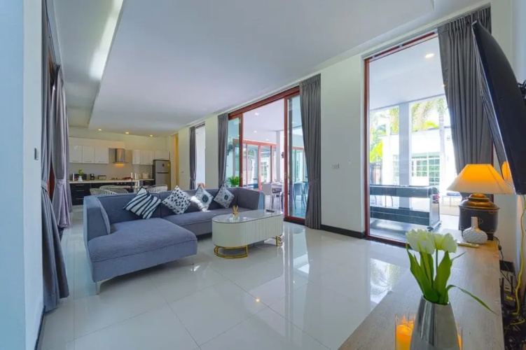 Beautiful 4-Bedroom Pool Villa BL9