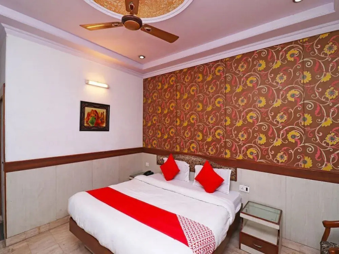 Hotel Solitaire by OYO Rooms