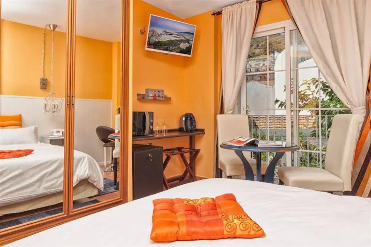 Hotel Pueblo
