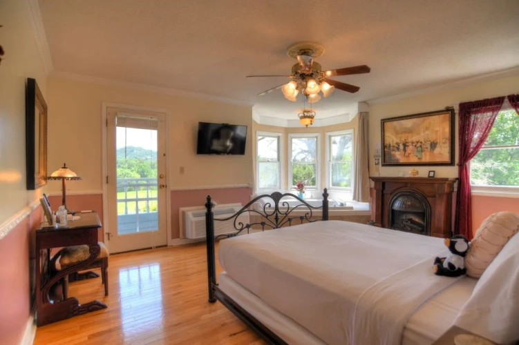 Deluxe Double room with balcony and with mountain view
