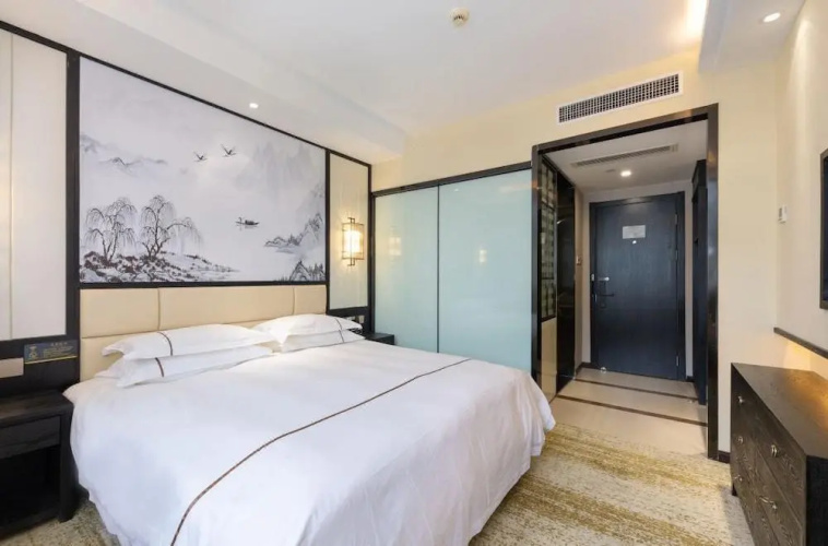 Yiwu Luckbear Hotel