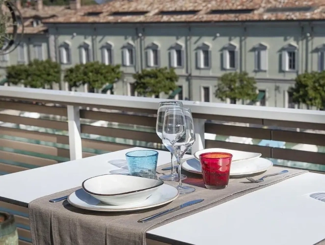 Apartment with balcony and with lake view