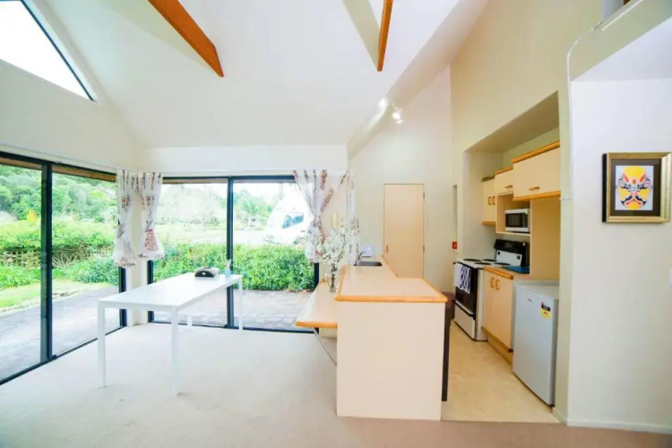 261 Holiday House