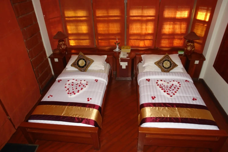 Deluxe room with pool view