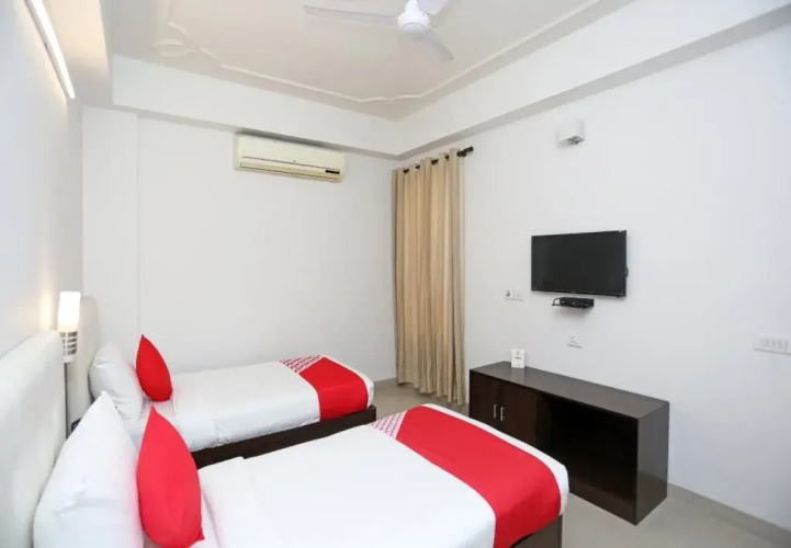 Hotel Azad Square by Oyo Rooms