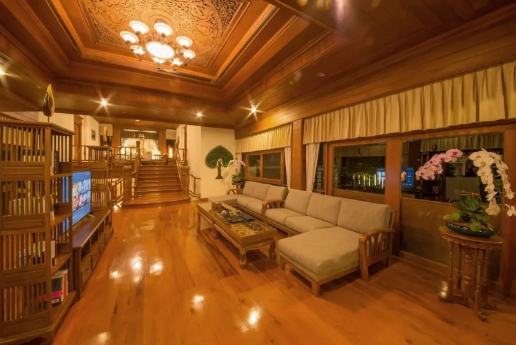 4 Bedrooms Luxury Cottage with lake view