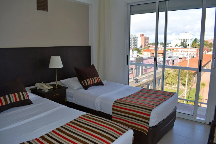 De la Plaza Hotel