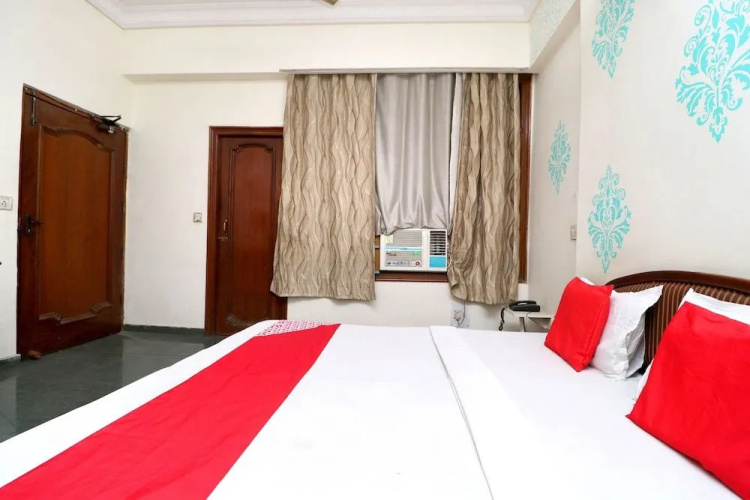 OYO 8623 Hotel Destination