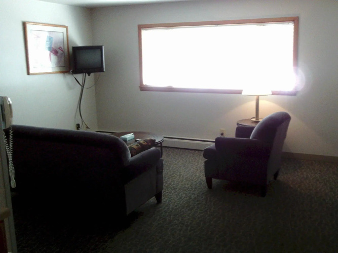 2nd Street Inn & Suites