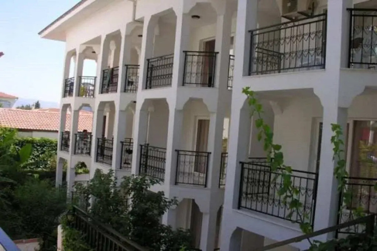 Kurt Apartments