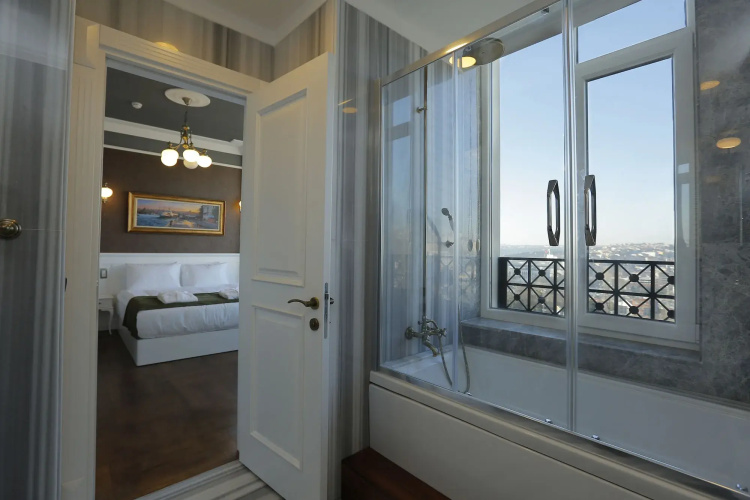 Art Nouveau Pera