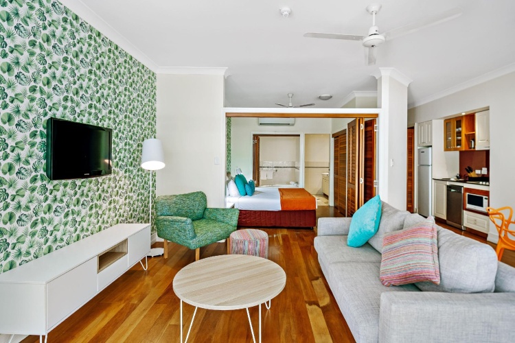 2 Bedrooms Apartment