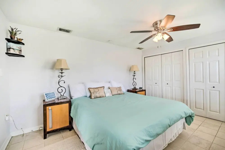 Sun-soaked Hudson Getaway w/ Canal Access!