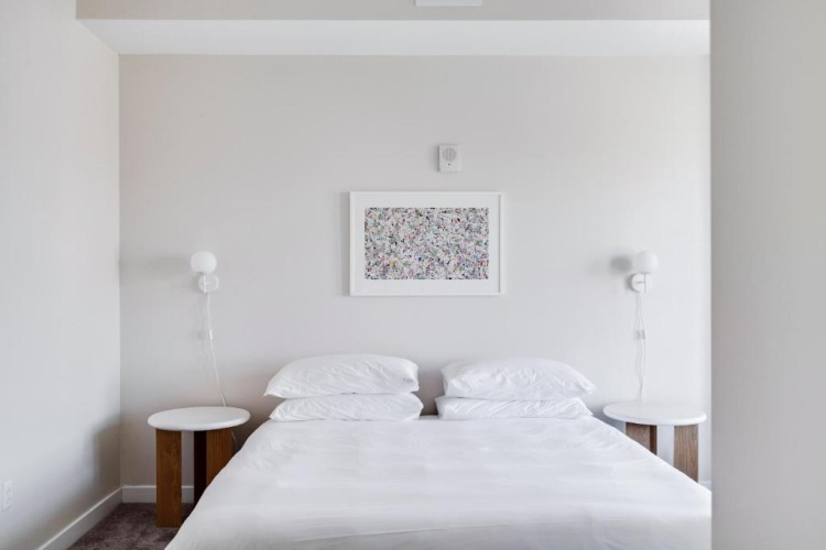 1 Bedroom Apartment with city view