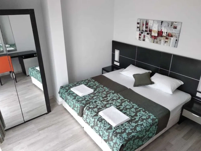 2 Bedrooms Sextuple Apartment